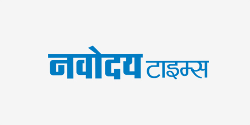 कर्मयोद्धा जय करण पुस्तक का विमोचन करते केंद्रीय मंत्री नितिन गडकरी।